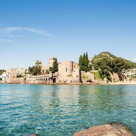 Lovely With Pool Close To Beaches