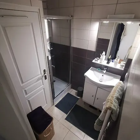 Lovely With Pool Close To Beaches شقة